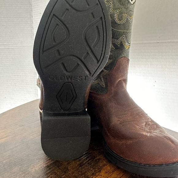 Kids size 1 Cowboy Boots - Picture 5 of 5